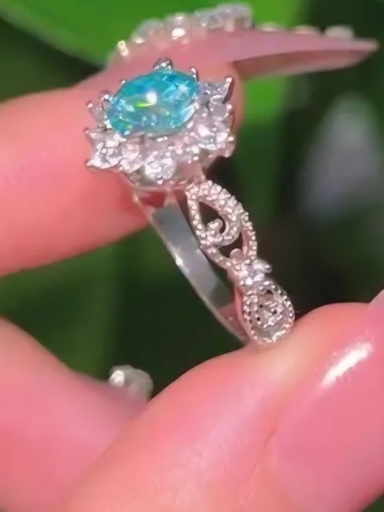 Jewelry - Sterling Silver S925 Green Halo Solitaire Ring